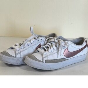Youth‎ Nike Blazer Low LE White Metallic Rose Gold Sneakers Shoes - Size 4.5